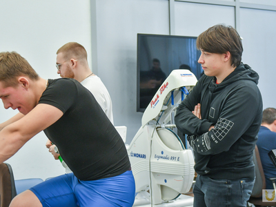 Молодежная сборная России по гребле на байдарках и каноэ в НИИ Поволжского / Павел Железняк