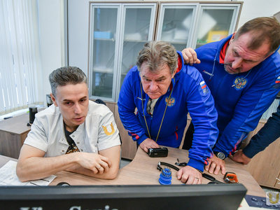 Молодежная сборная России по гребле на байдарках и каноэ в НИИ Поволжского / Павел Железняк