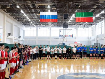 Визит первого зампрокурора РТ Алексея Заики в университет и товарищеский матч со сборной прокуратуры РТ по юнифайд-флорболу / пресс-служба минспорта РТ