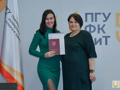 Вручение дипломов выпускникам-бакалаврам Института заочного образования / Павел Железняк