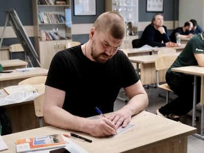 
Первый поток тренеров по хоккею завершил обучение в Поволжском Университете
