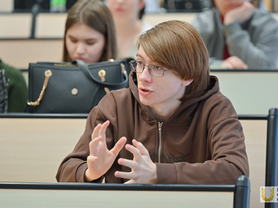 Встреча студентов с зампредседателя Госкомитета по туризму РТ, в рамках проекта «Обучение служением» /Павел Железняк