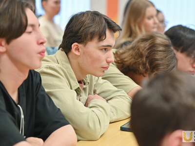 Встреча студентов с зампредседателя Госкомитета по туризму РТ, в рамках проекта «Обучение служением» /Павел Железняк