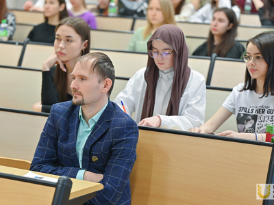 Встреча студентов с зампредседателя Госкомитета по туризму РТ, в рамках проекта «Обучение служением» /Павел Железняк