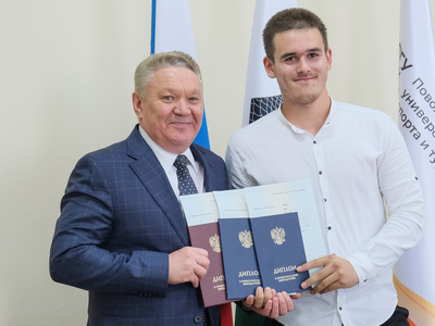 Вручение дипломов об окончании интегрированной программы подготовки / пресс-служба Поволжского университета