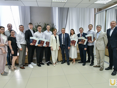 Вручение дипломов об окончании интегрированной программы подготовки / пресс-служба Поволжского университета