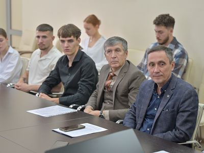 Встреча участников Международной матчевой встречи по легкой атлетике с ректором / Павел Железняк