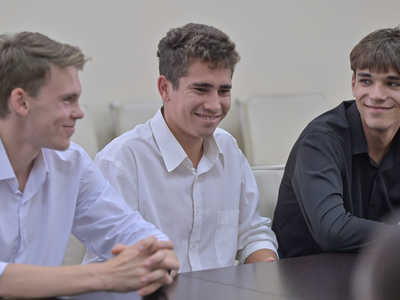 Встреча участников Международной матчевой встречи по легкой атлетике с ректором / Павел Железняк