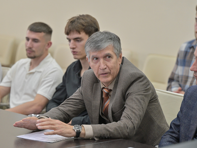 Встреча участников Международной матчевой встречи по легкой атлетике с ректором / Павел Железняк