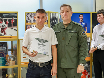 Вручение сертификатов Центра ВОИН / Павел Железняк