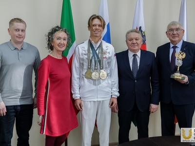 Университетта ректор Сурдлимпия уеннары чемпионы Дмитрий Долженков белән очрашты