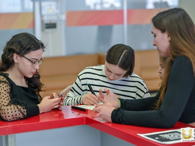 Проходит социологический опрос студентов и преподавателей