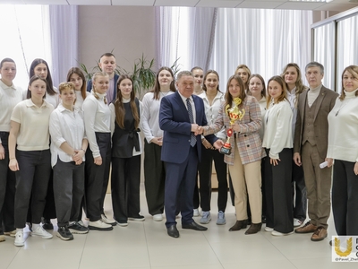 Ректор вуза встретился с женской сборной университета по регби – чемпионами «Снежного Зиланта»