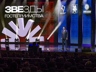 Ильсур Метшин наградил победителей фестиваля «Звезды гостеприимства» в Поволжском университете