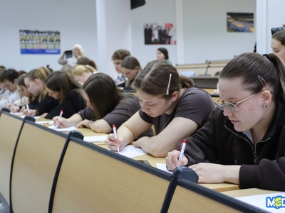 Повышая грамотность: первокурсницы колледжа – отличницы Тотального диктанта