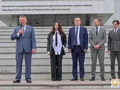 Почти 1300 первокурсников перешагнули порог Поволжского университета в День знаний в 2026 году