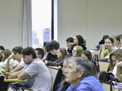 "Healthy Environment": From Freshmen to Mentors – Discussing Safety and Cohesion