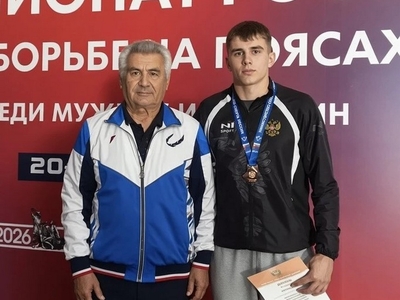 Борцы на поясах Поволжского завоевали медали на ковре чемпионата России