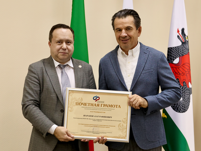 Первый проректор вуза Азат Шарапов награжден почетной грамотой  Отделения Социального фонда России по РТ
