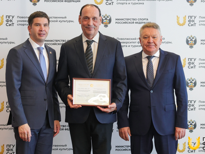 Преподавателей и сотрудников университета наградили именными свидетельствами звания лауреатов электронной доски  почета
