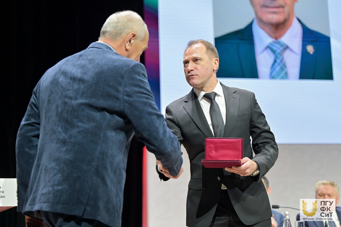 
О присвоении почетного спортивного звания
