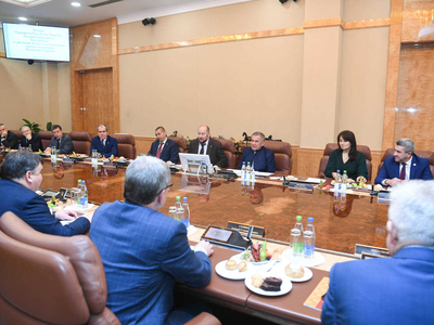 Рөстәм Миңнеханов ректорлар корпусы вәкилләре һәм Татарстанның фәнни оешмалары җитәкчеләре белән очрашты