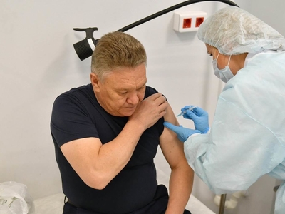 Сәламәтлек сагында: Идел буе университеты хезмәткәрләре прививка ясыйлар