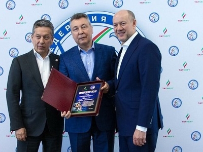 Наиль Маганов: Мы занимаемся студенческим хоккеем, но все пока довольно разрозненно 