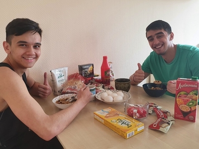 Foreign students were supported with food packages
