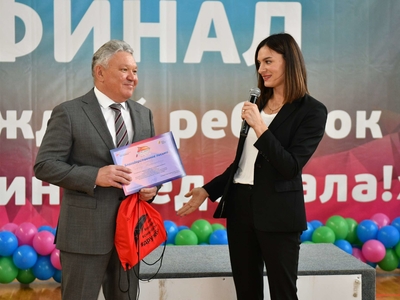 Елена Исинбаева: «Каждый ребенок достоин пьедестала!» 