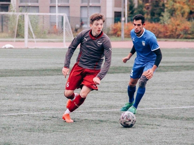 "Healthy" victory of university football players