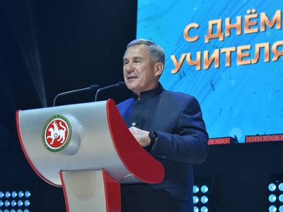 ТР президенты: Укытучылар көне – мөхим бәйрәмнәрнең берсе 