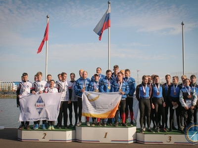 Rowers academics in the student rowing league result is 100%