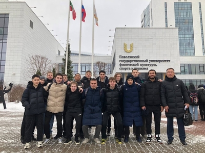 Торжественное поднятие государственных флагов в исполнении кафедры