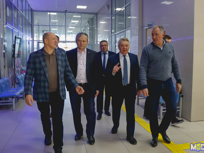 Президенту Олимпийского комитета России Станисла́ву Поздняко́ву в Поволжском университете продемонстрировали собственные разработки 