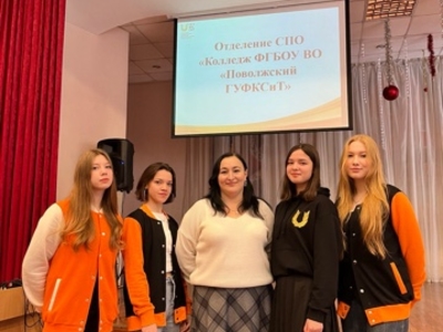 "Студенты - школьникам"