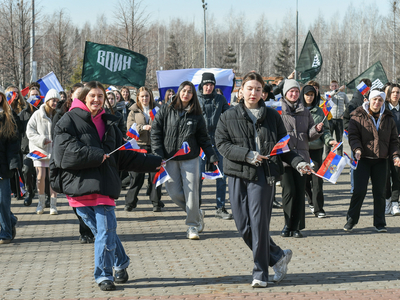 Колледж студентлары Кырымның Русия белән берләшүенең ун еллыгы хөрмәтенә флешмобта катнаштылар