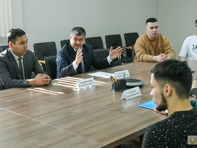 Үзбәкстан консуллыгының беренче секретаре ватандаш студентлар белән очрашты