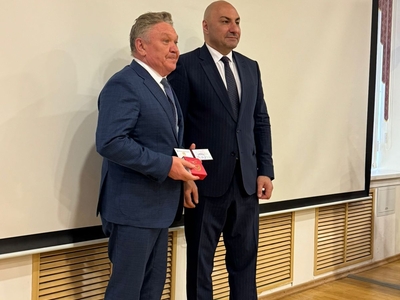 Рафис Борһанов "Студентлар спортын үстерүдә күрсәткән хезмәтләре өчен " РССС мактау билгесе белән бүләкләнде