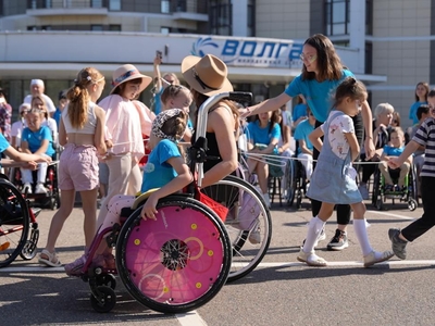 Volga Region University students are counselors at a festival for children with spina bifida syndrome
