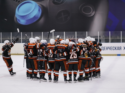 Две победы в домашних играх Студенческой хоккейной команды "Крылатые Барсы"