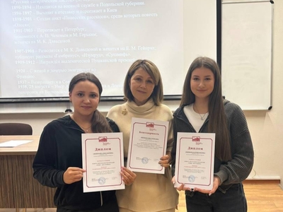 Студентки колледжа сняли видео на стихотворение «Мам, поиграем?»