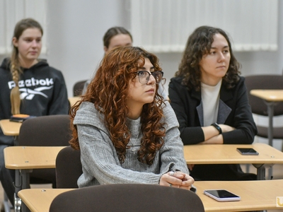 Студенты колледжа рассказывают школьникам о Поволжском