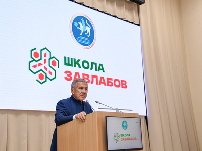 Поволжский университет представил научный проект раису Татарстана Рустаму Минниханову