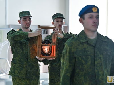 Поволжский университет принял студенческую эстафету «Огонь победы»