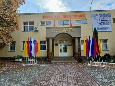 ВАКАНСИЯ: тренер-преподаватель, специализирующийся на тренировках на разновысоких брусьях