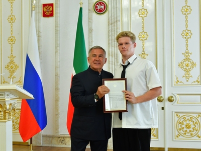 Югары уку йорты атлетлары Казан Кремлендә Татарстан Рәисе белән очрашты