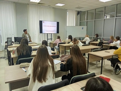 Нет, через комариный укус не передается: в вузе прошла лекция по профилактике ВИЧ-инфекции