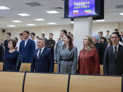 Ректор, студенты и сотрудники написали юбилейный «Татарча диктант» в стенах университета