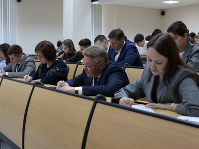 В вузе прошли языковые диктанты – среди участников ректор Рафис Бурганов